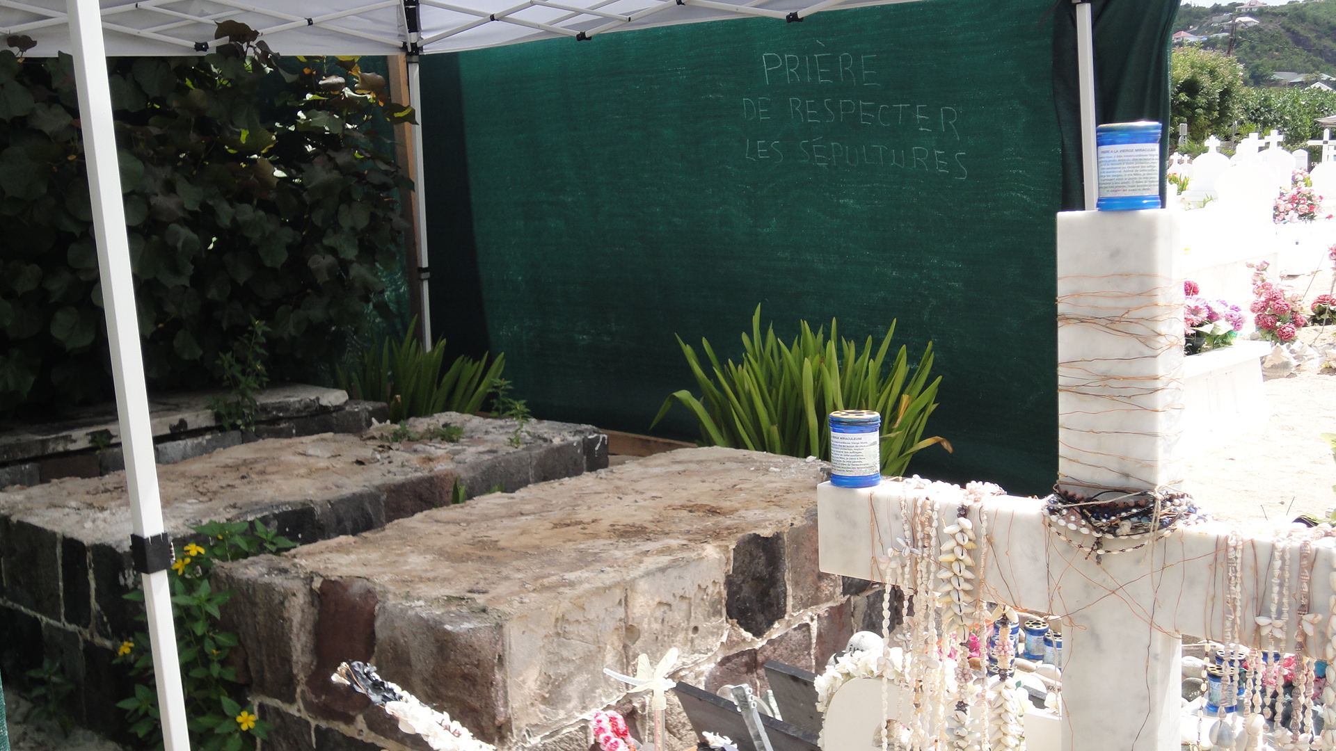 PORTELLY tombes destruction 2